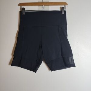 Athleta Mesh Me Up 8" Short Black Size Medium